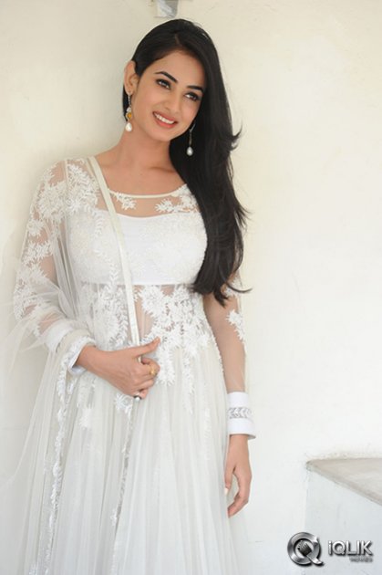 Sonal-Chauhan-at-Legend-Movie-Press-Meet